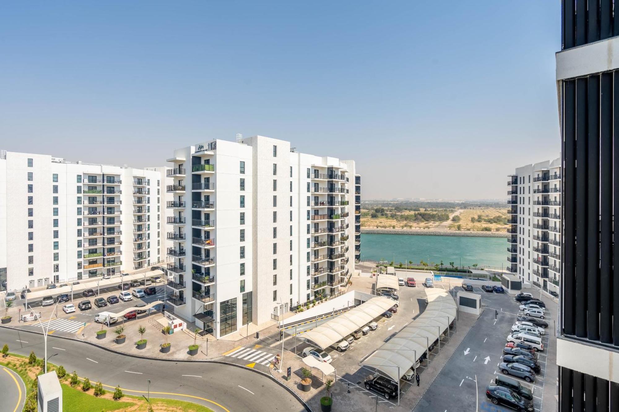 Bohochic Yasisland: Beside “f1” Abou Dabi